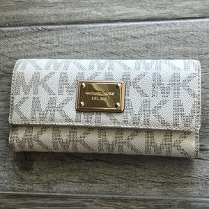Michael kors wallet